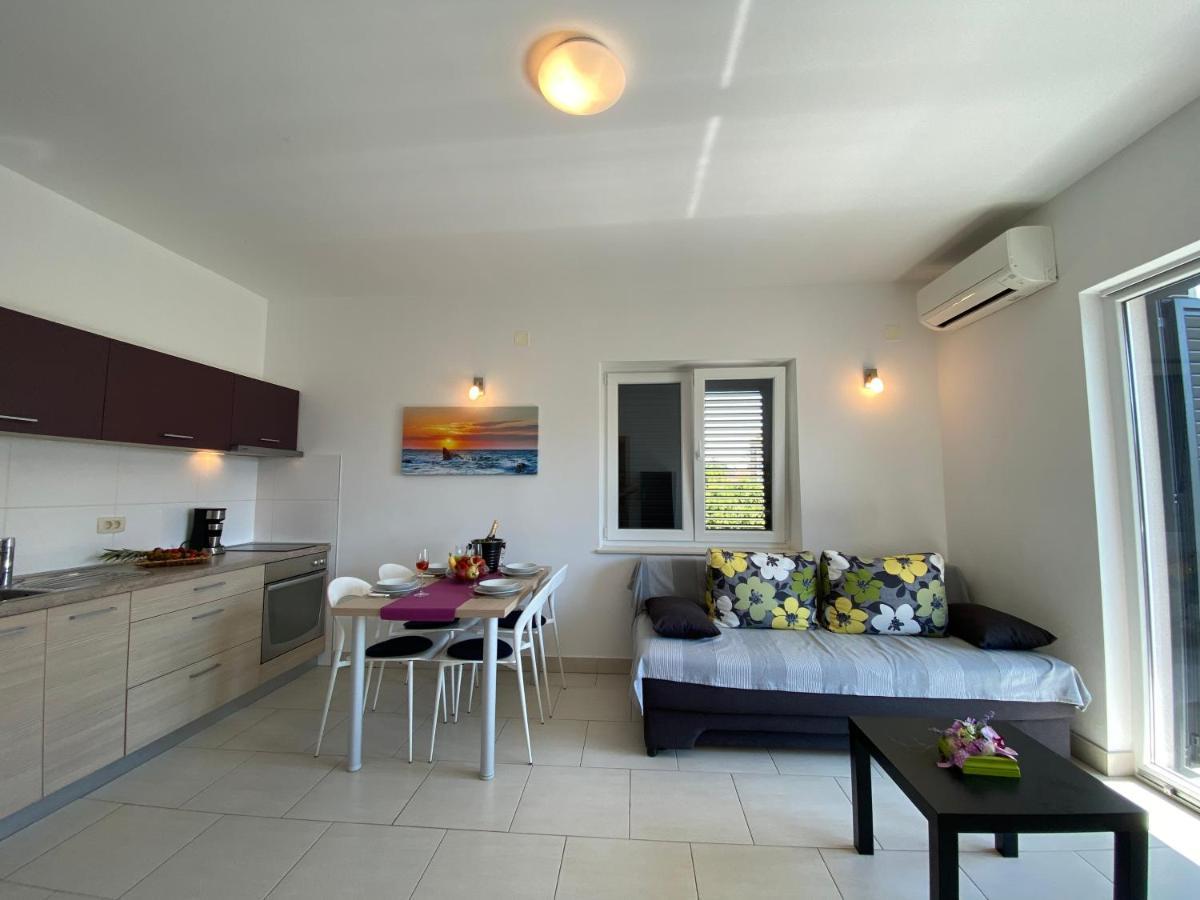 Apartment A&a